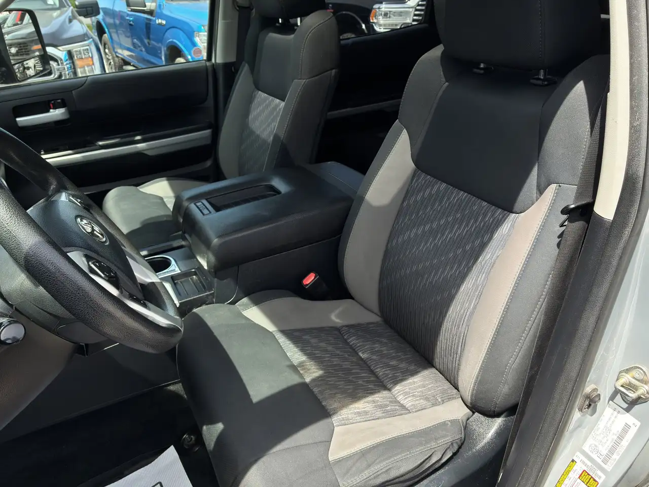Toyota Tundra снимка Toyota Tundra