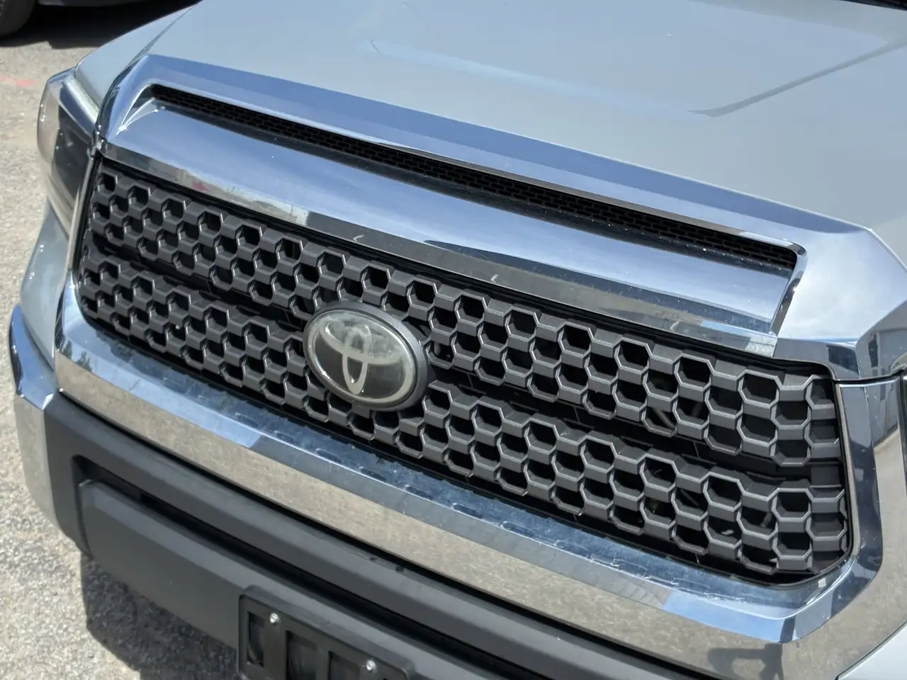 Toyota Tundra снимка Toyota Tundra