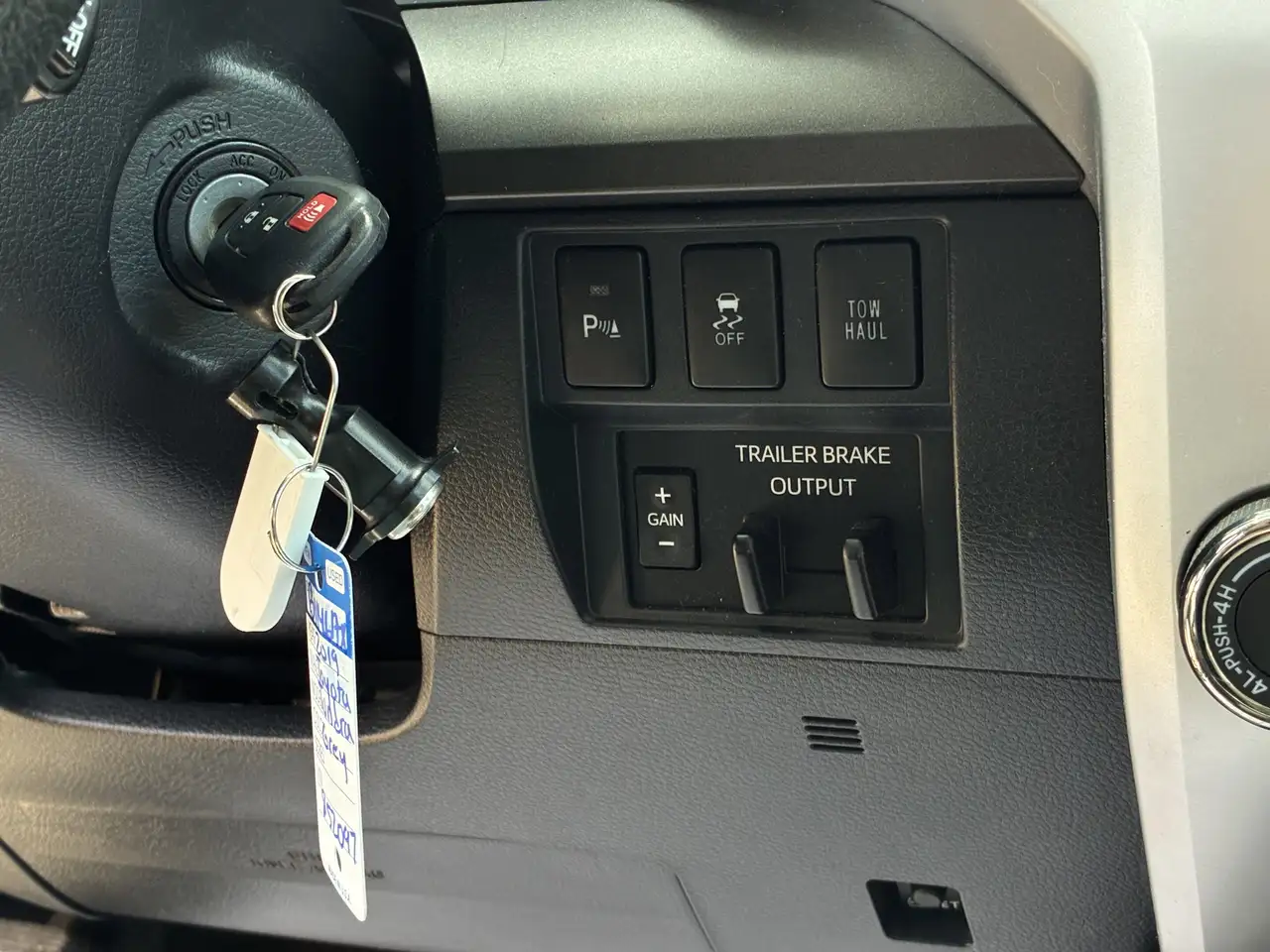 Toyota Tundra снимка Toyota Tundra