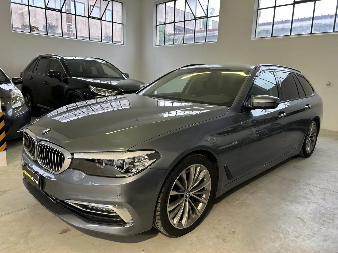 BMW 530 IVA INCLUSA 530d Touring Titanium Grau - 1