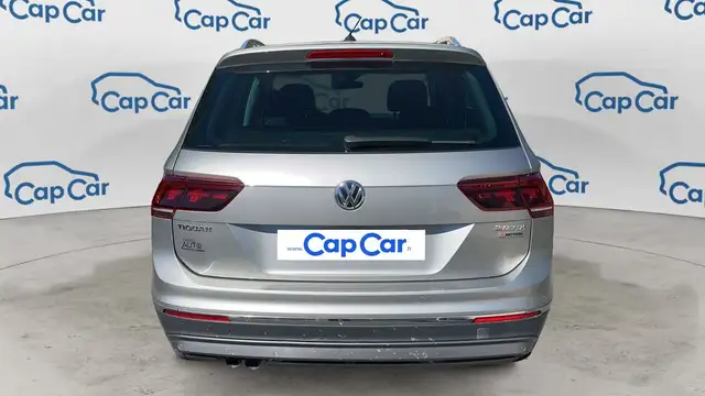 Volkswagen Tiguan view 3