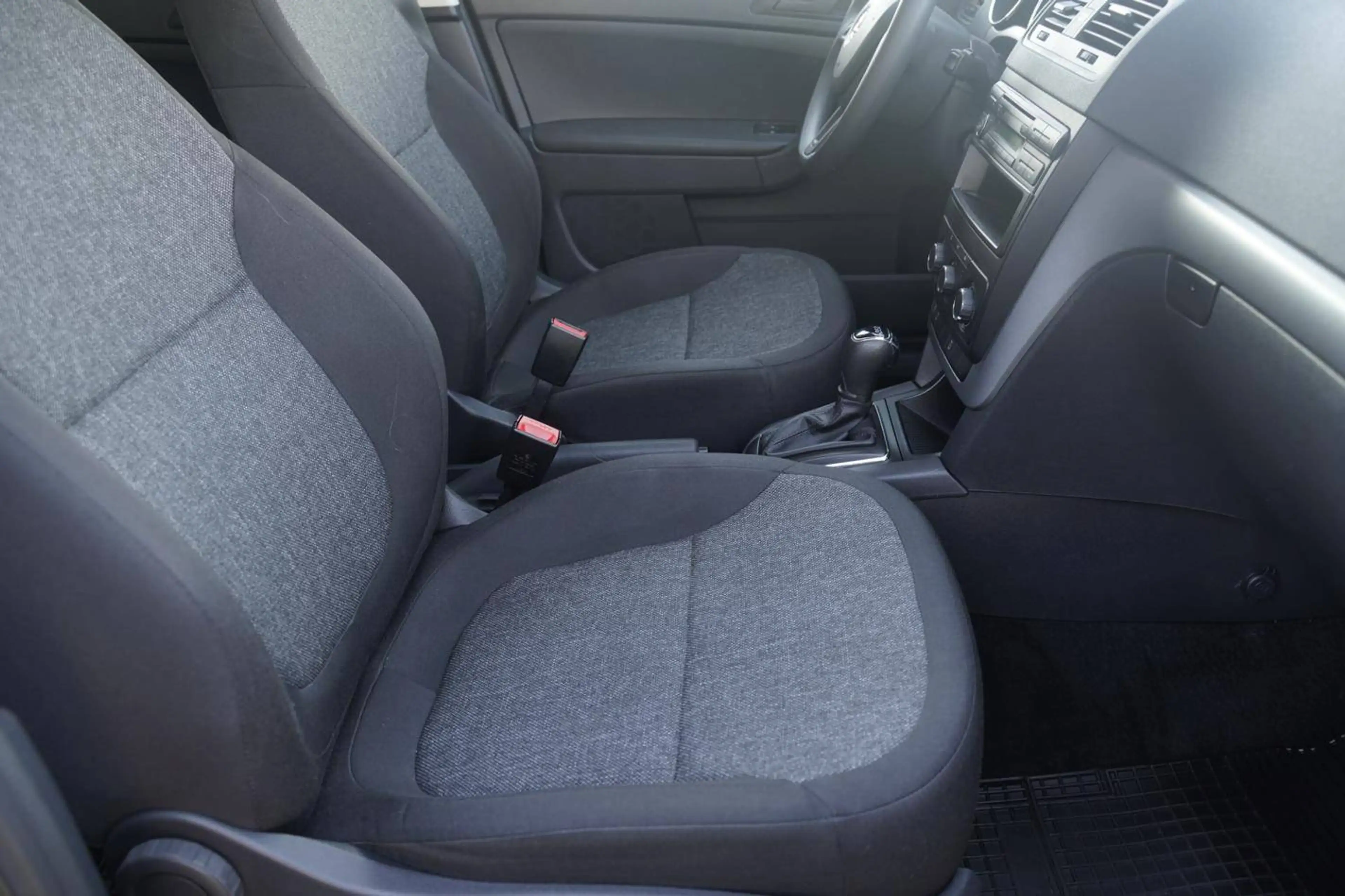 Skoda Yeti Yeti 1.2 TSI DSG Ambition Anhägekupplung 8-fach bereift — photo 10