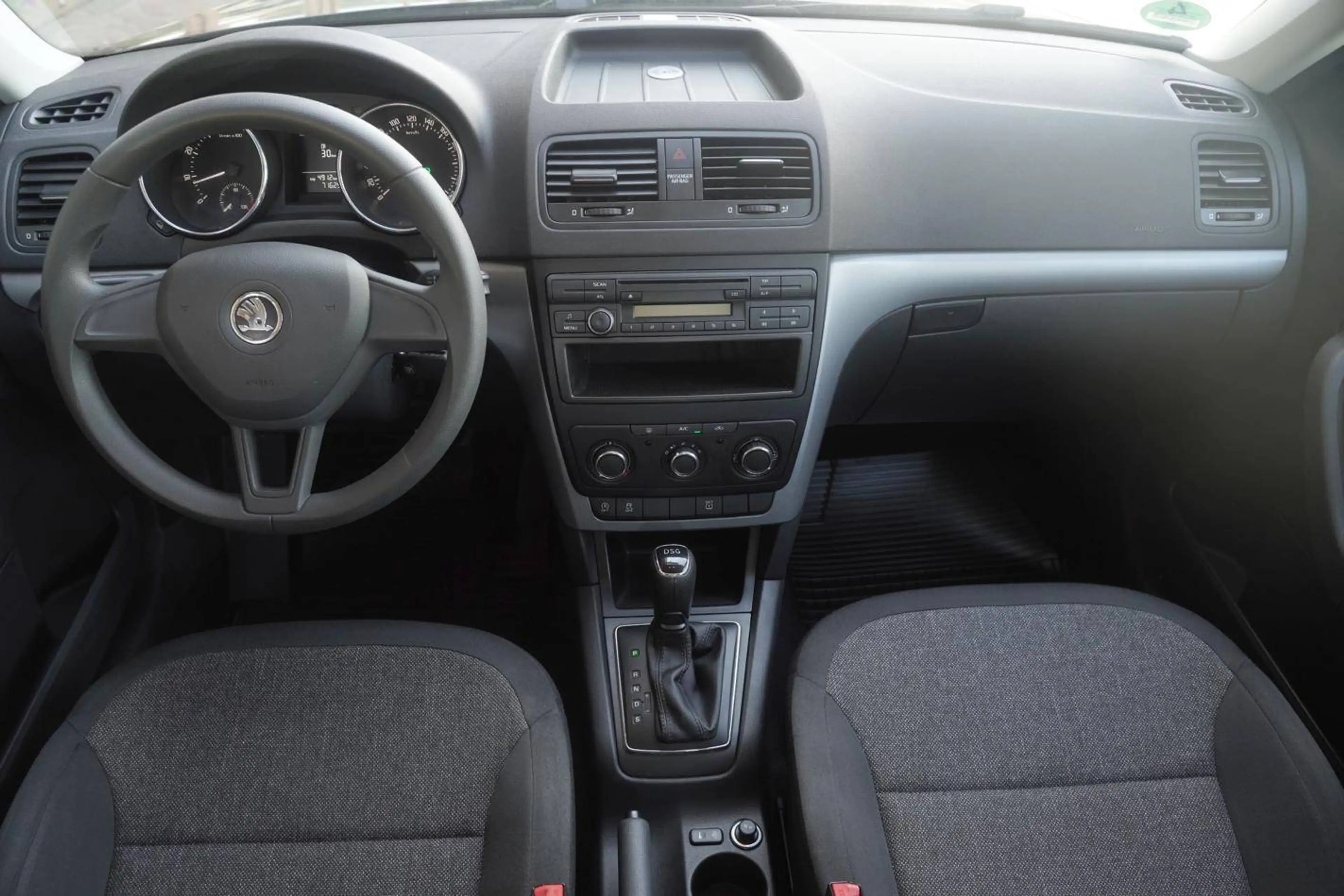 Skoda Yeti Yeti 1.2 TSI DSG Ambition Anhägekupplung 8-fach bereift — photo 6