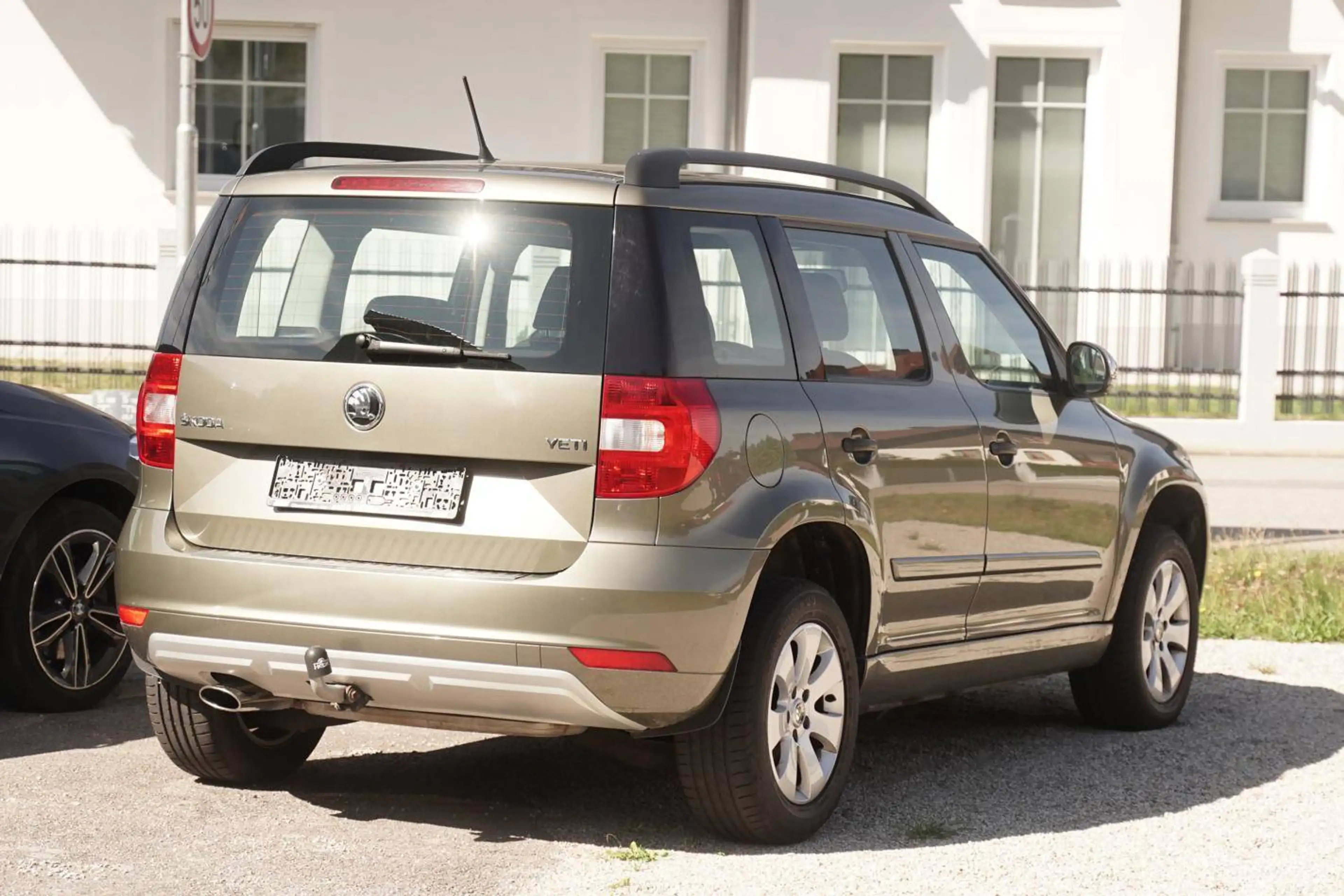 Skoda Yeti Yeti 1.2 TSI DSG Ambition Anhägekupplung 8-fach bereift — photo 2