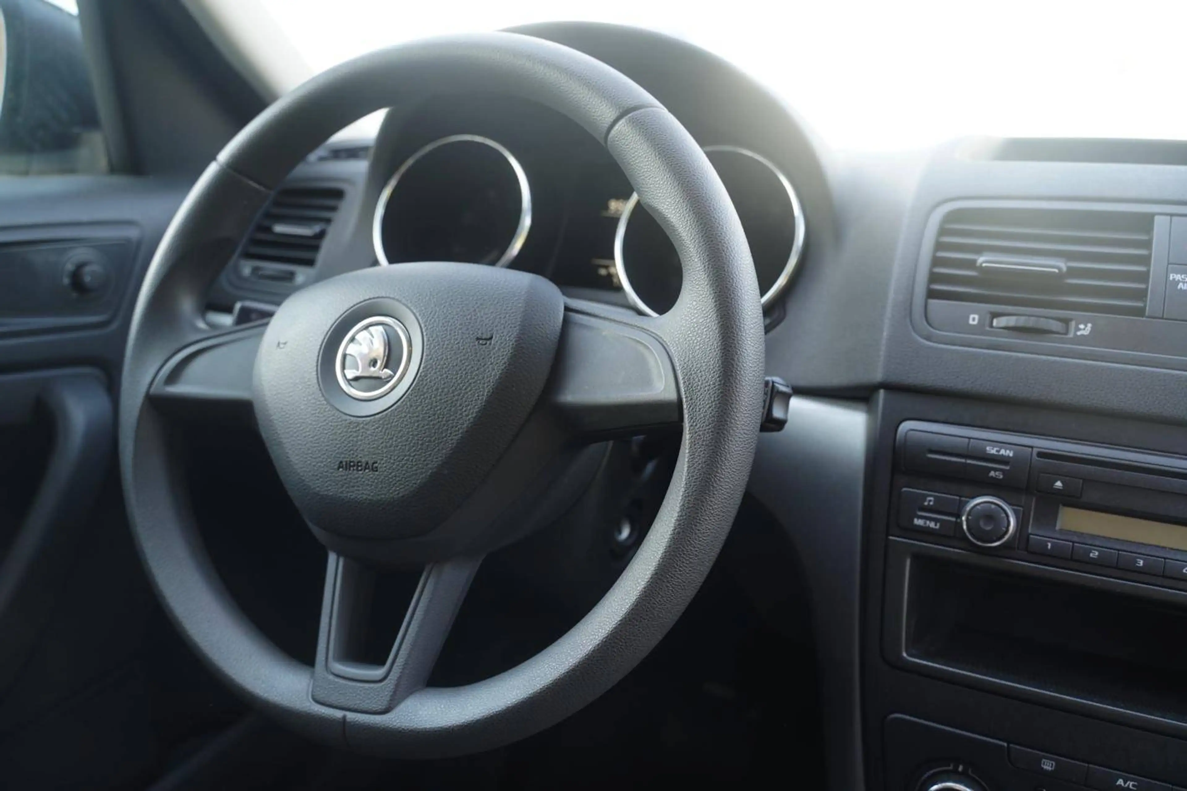 Skoda Yeti Yeti 1.2 TSI DSG Ambition Anhägekupplung 8-fach bereift — photo 8
