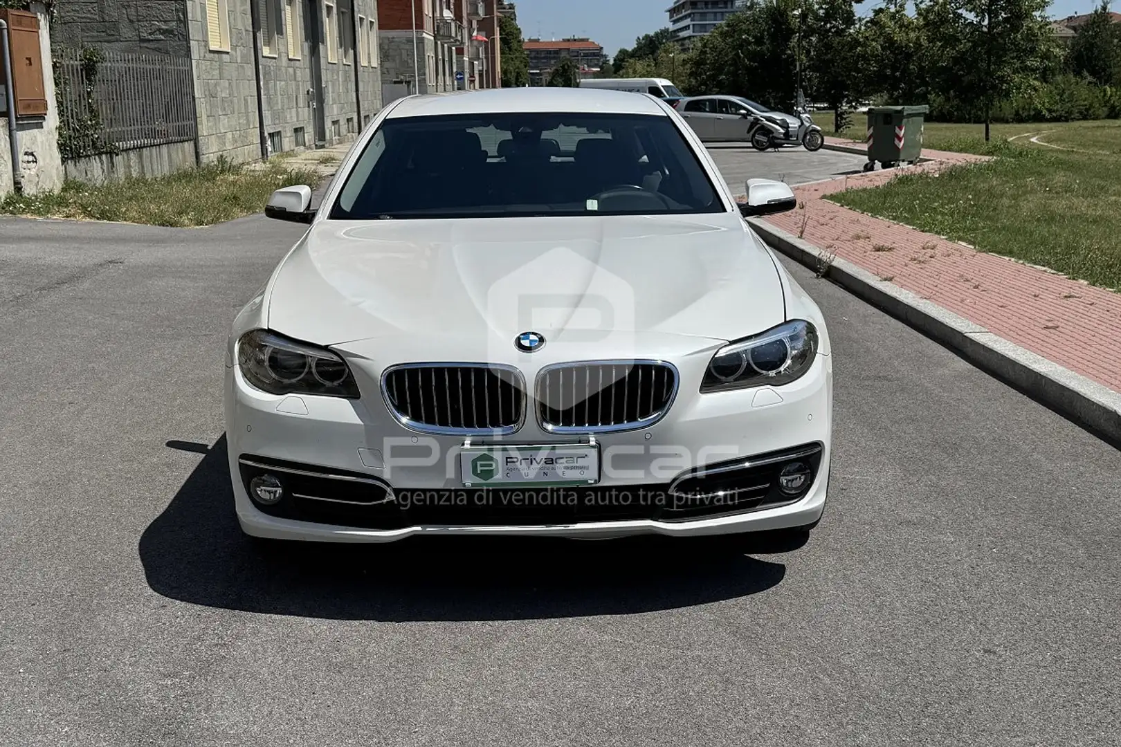 BMW 520 520d xDrive Touring Luxury Blanc - 2