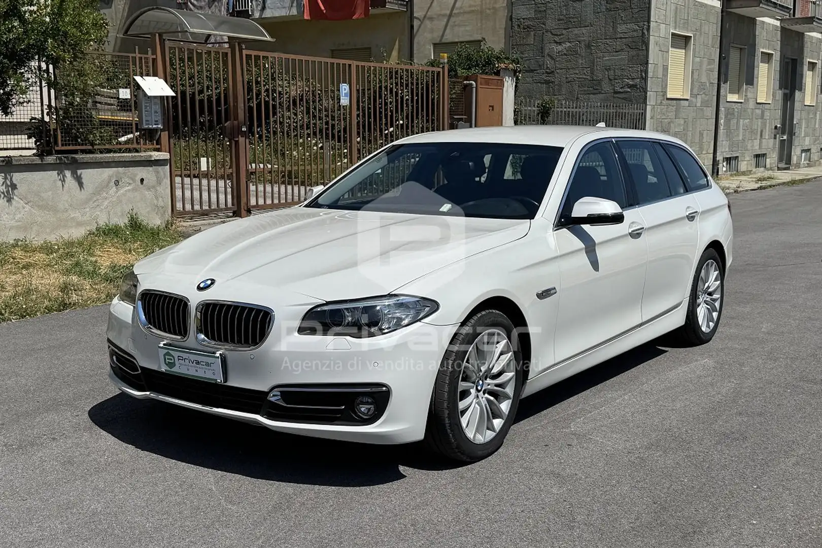 BMW 520 520d xDrive Touring Luxury Blanc - 1