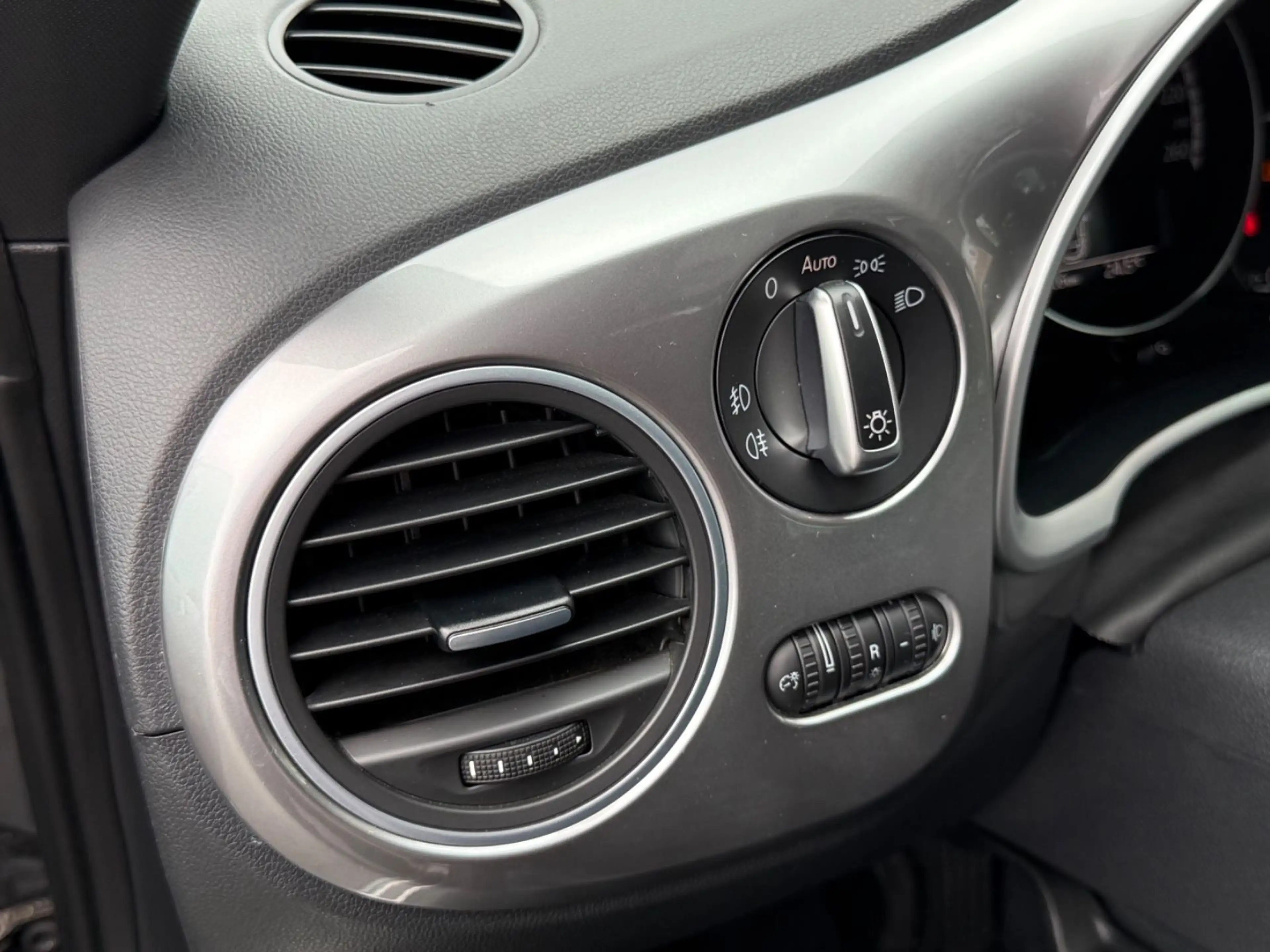 Volkswagen Beetle 1.4 TSI DSG Design Xenon Panorama DAB PTS — photo 12