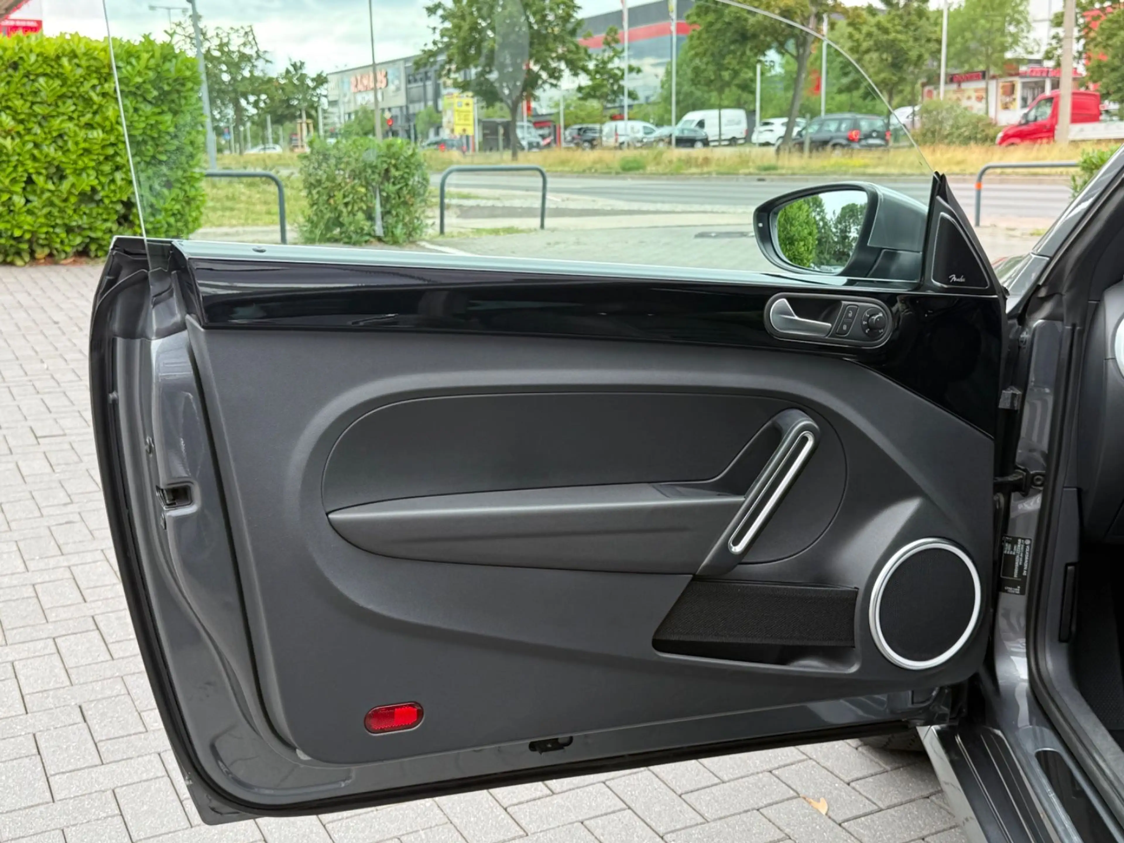 Volkswagen Beetle 1.4 TSI DSG Design Xenon Panorama DAB PTS — photo 9