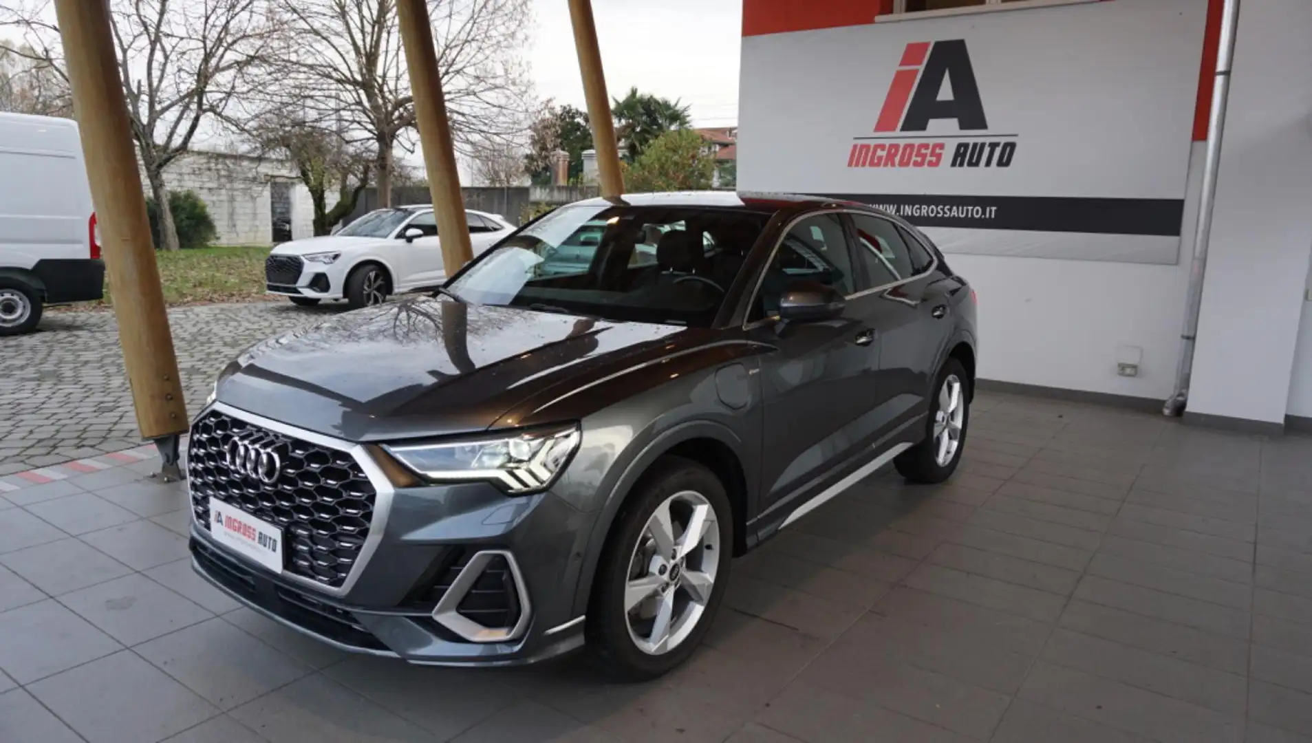 Audi Q3 SPB 45 TFSI e S tronic S line edition Grijs - 1