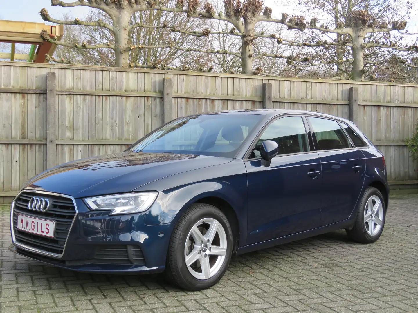 Audi A3 A3 1.6 tdi 110 pk,kosmosblauw,wegklapbare trekhaak Bleu - 1