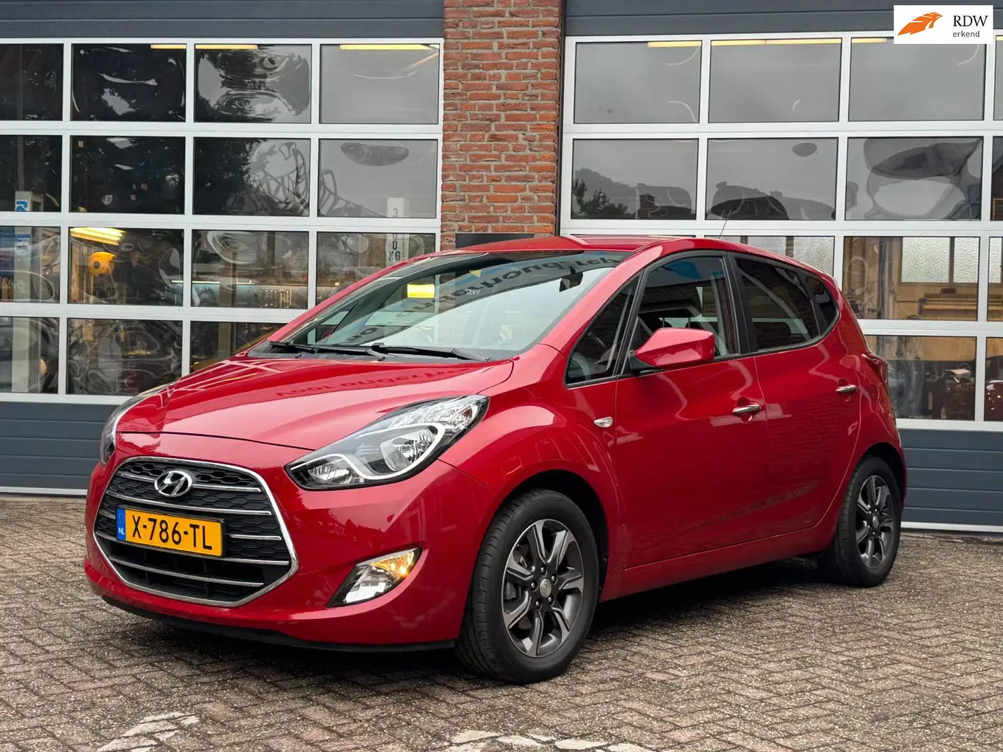 Hyundai iX20 1.4i , Airco, PDC, Stoel/stuurverwarming, 16 inch Rot - 1