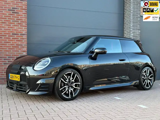 MINI John Cooper Works E JCW M 40.7 kWh | Panoramadak | HUD | CarPlay en