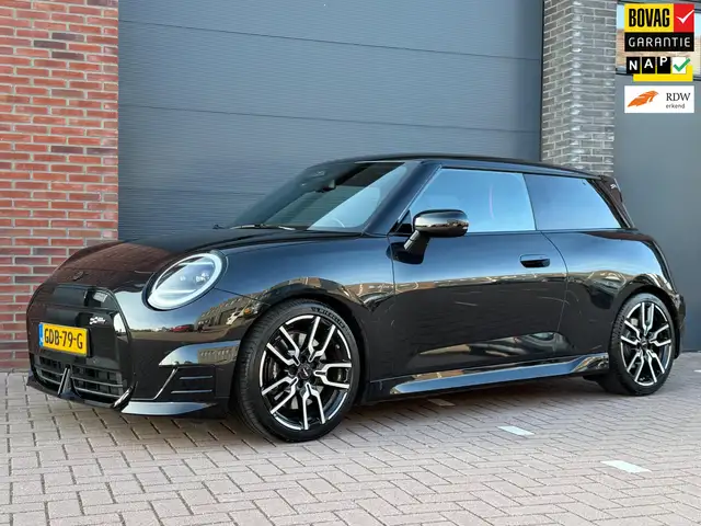 MINI John Cooper Works E JCW M 40.7 kWh | Panoramadak | HUD | CarPlay en