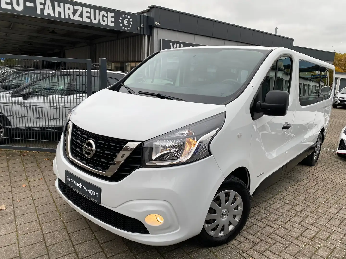 Nissan NV300 L2H1 2,7t*AHK*9Sitze*KLIMA*TEMPOMAT*TÜV neu Weiß - 1