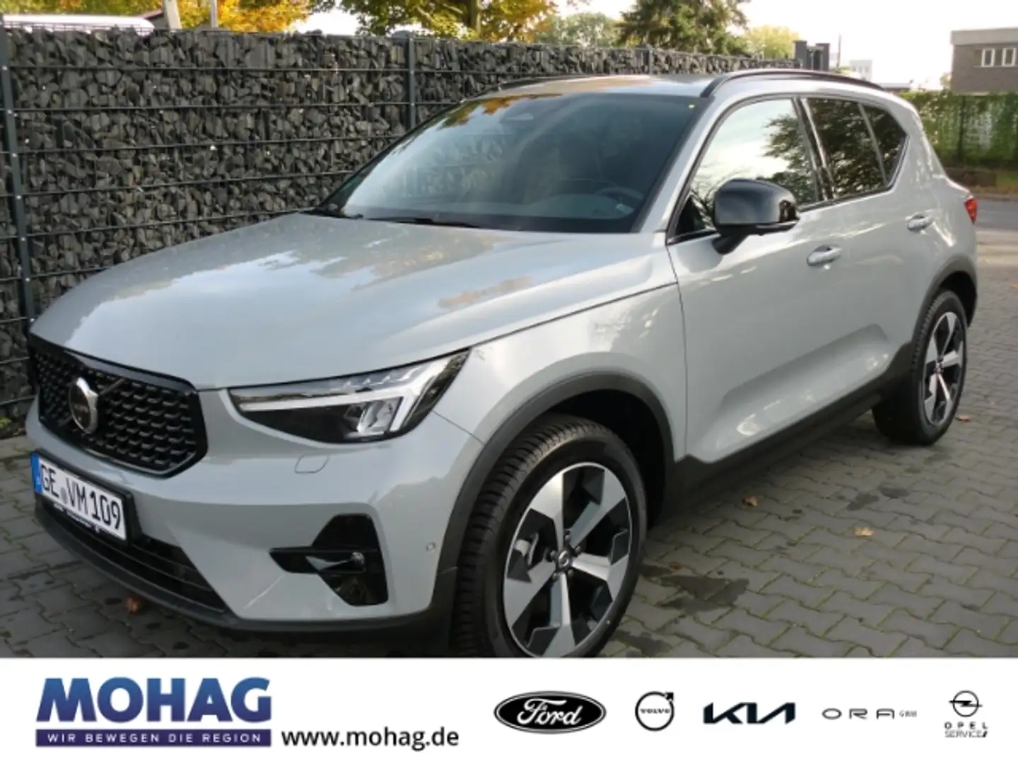 Volvo XC40 2WD B3 EU6d Plus Dark digitales Cockpit Memory Sit Grau - 1