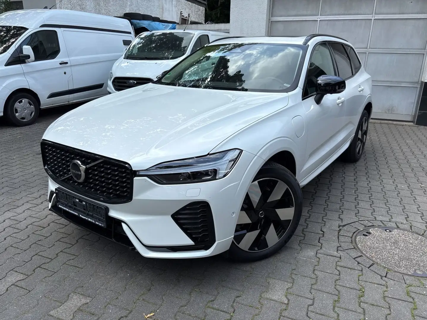 Volvo XC60 T8 AWD Plus Dark Pano 360° H&K St-H Blanc - 2