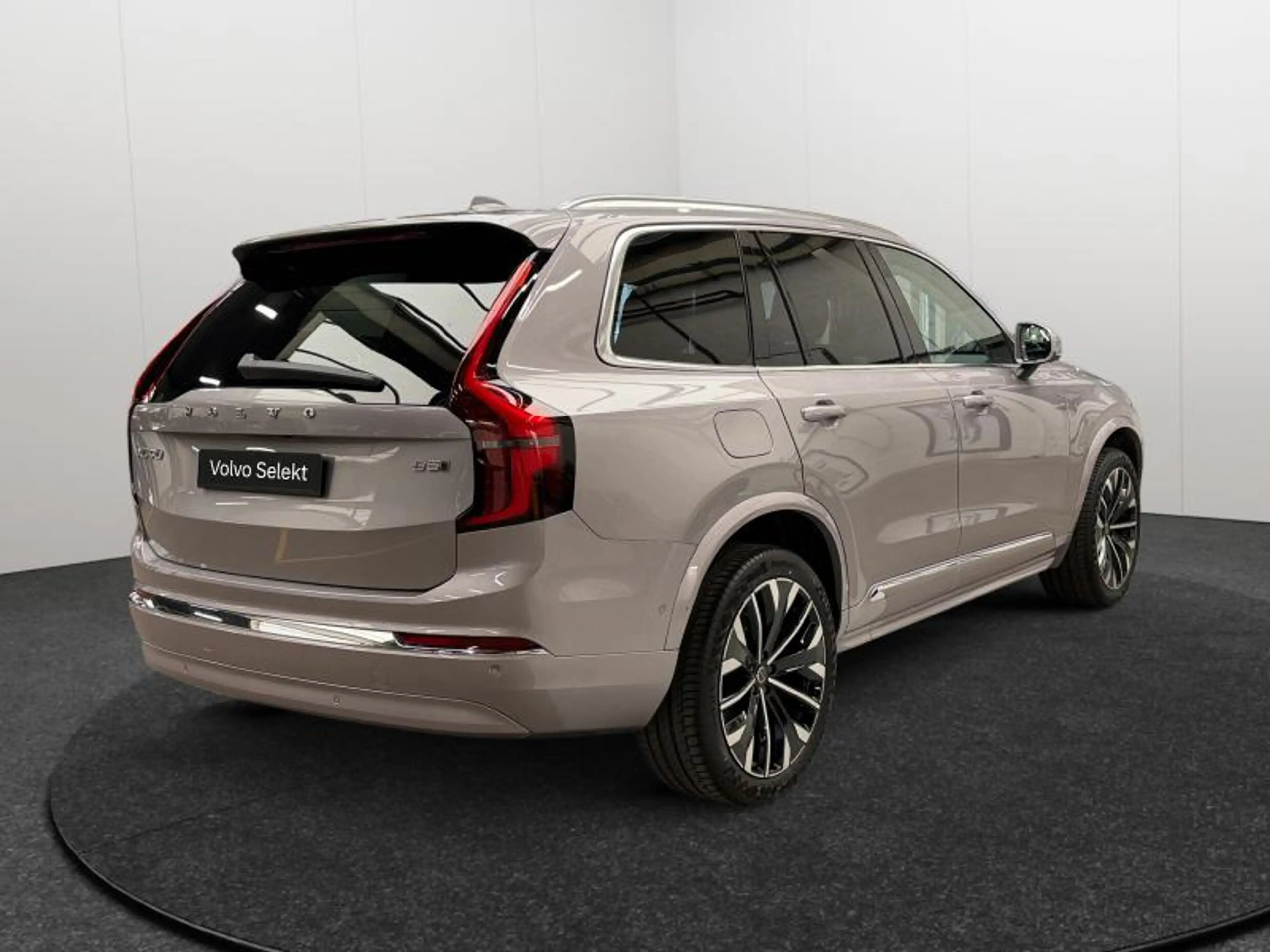 Volvo XC90 Facelift B5 AWD Plus Bright / Essence 2026 — photo 5
