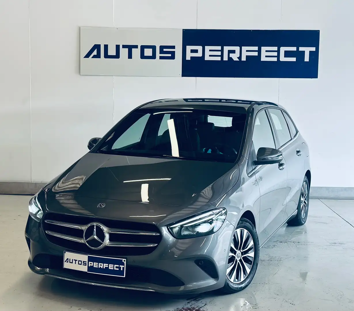 Mercedes-Benz B 180 d BOITE AUTO PDC CLIM NAVI BI-XENON ISOFIX SPORT Gri - 1