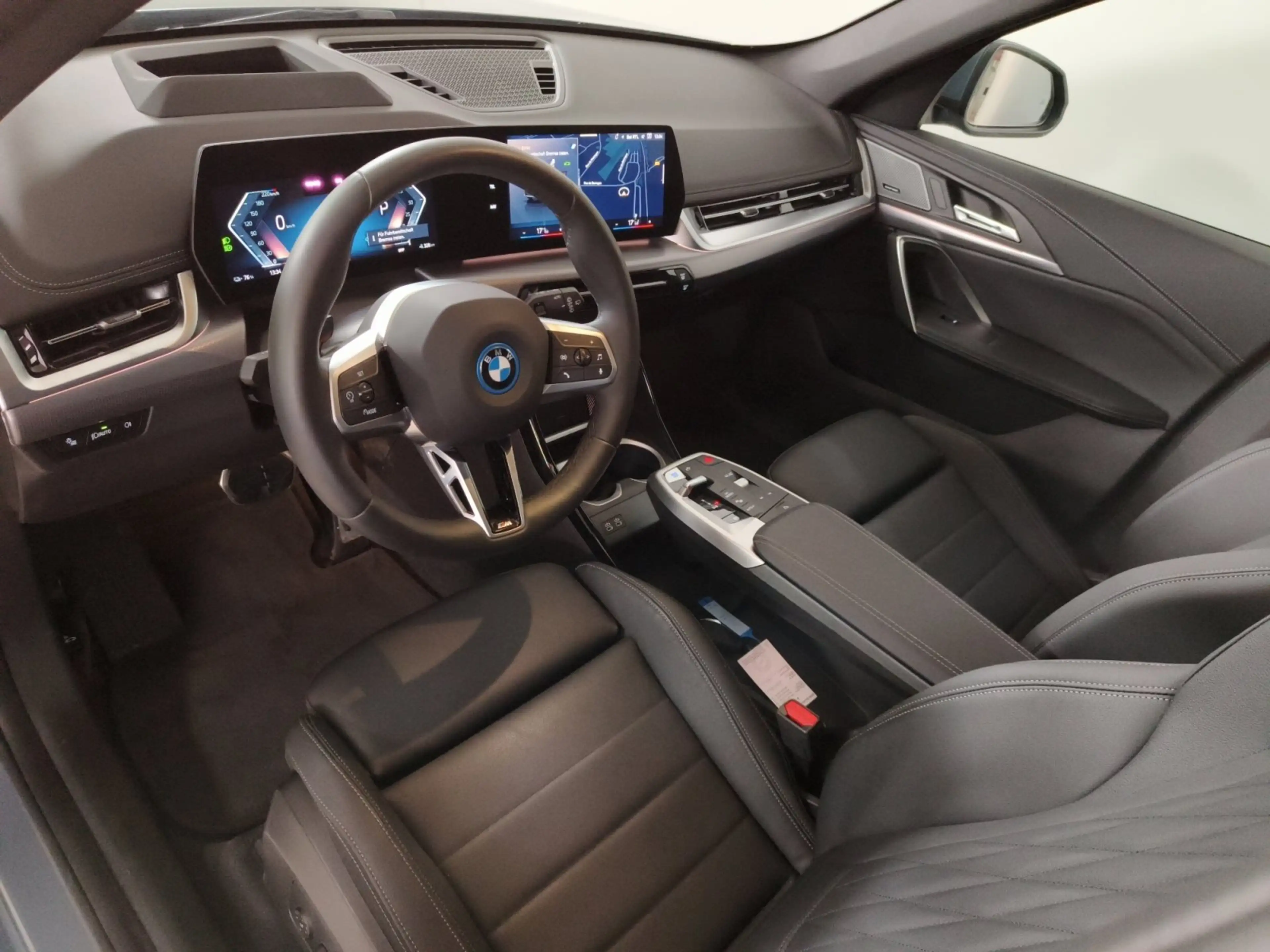 BMW iX1 xDrive30 Head-Up HK HiFi DAB — photo 11