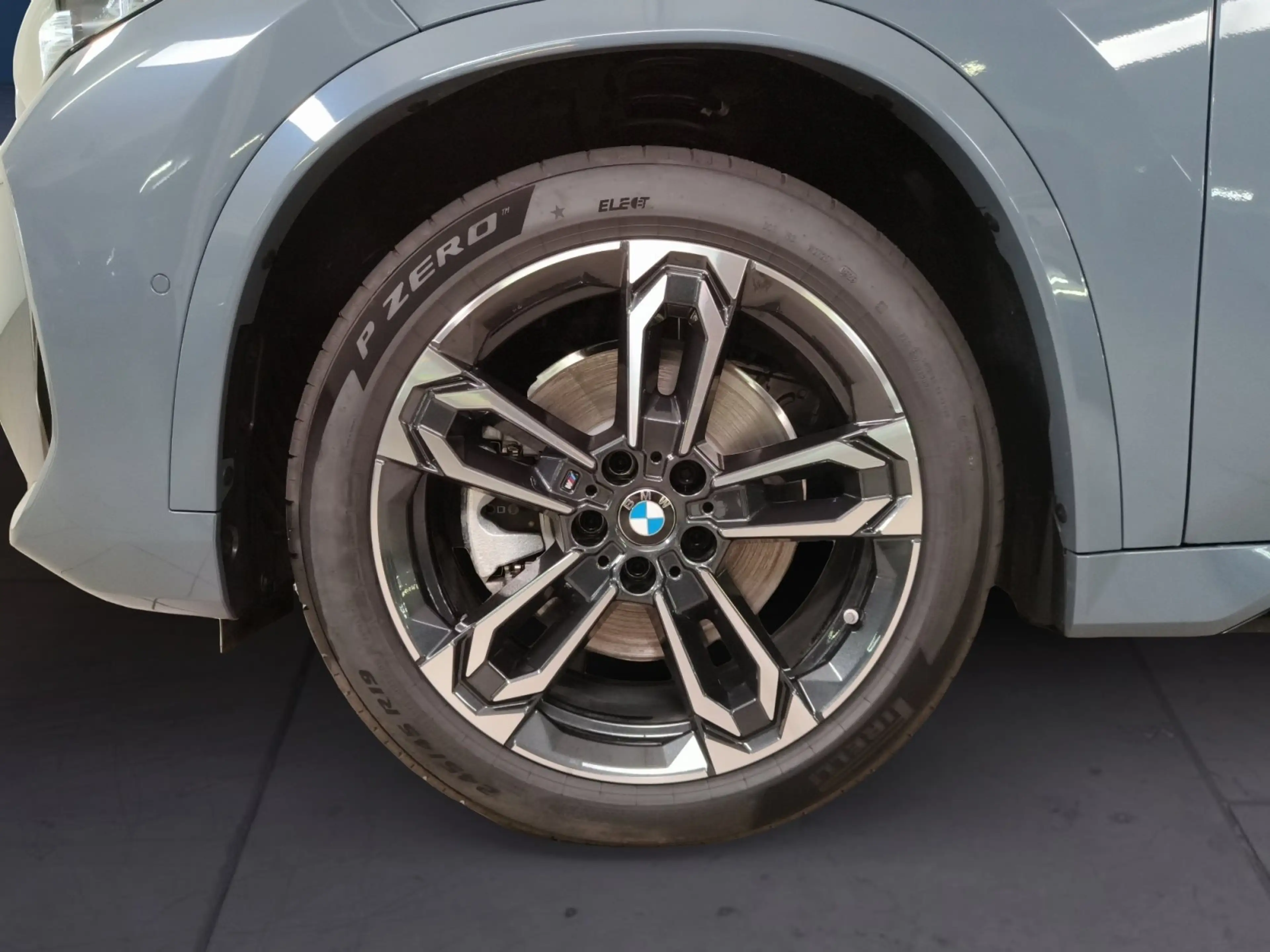BMW iX1 xDrive30 Head-Up HK HiFi DAB — photo 6