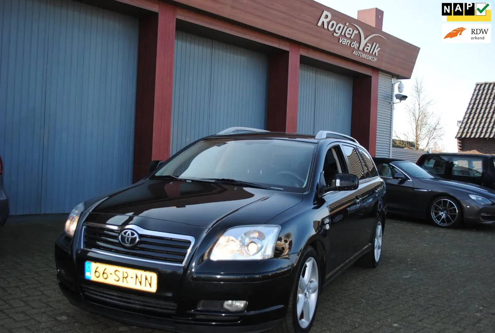 Toyota Avensis Wagon 2.2 D-4D Linea Luna Zwart - 1