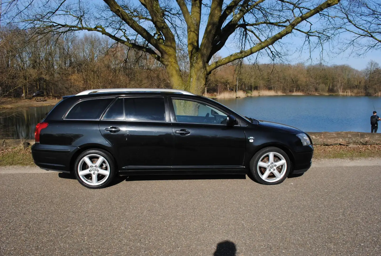 Toyota Avensis Wagon 2.2 D-4D Linea Luna Zwart - 2