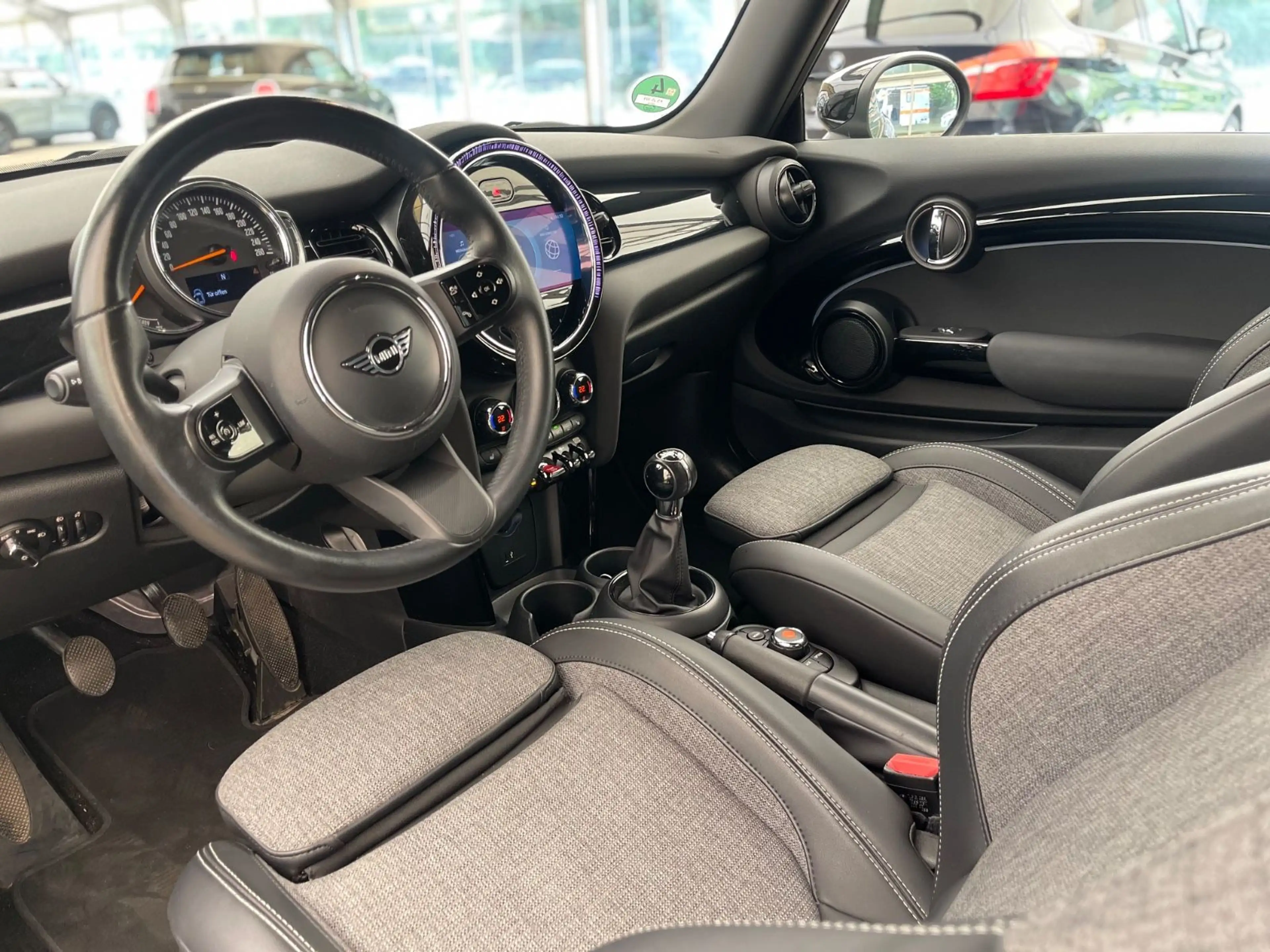 MINI One Classic Trim/LED/PDC/Sportsitze — photo 10