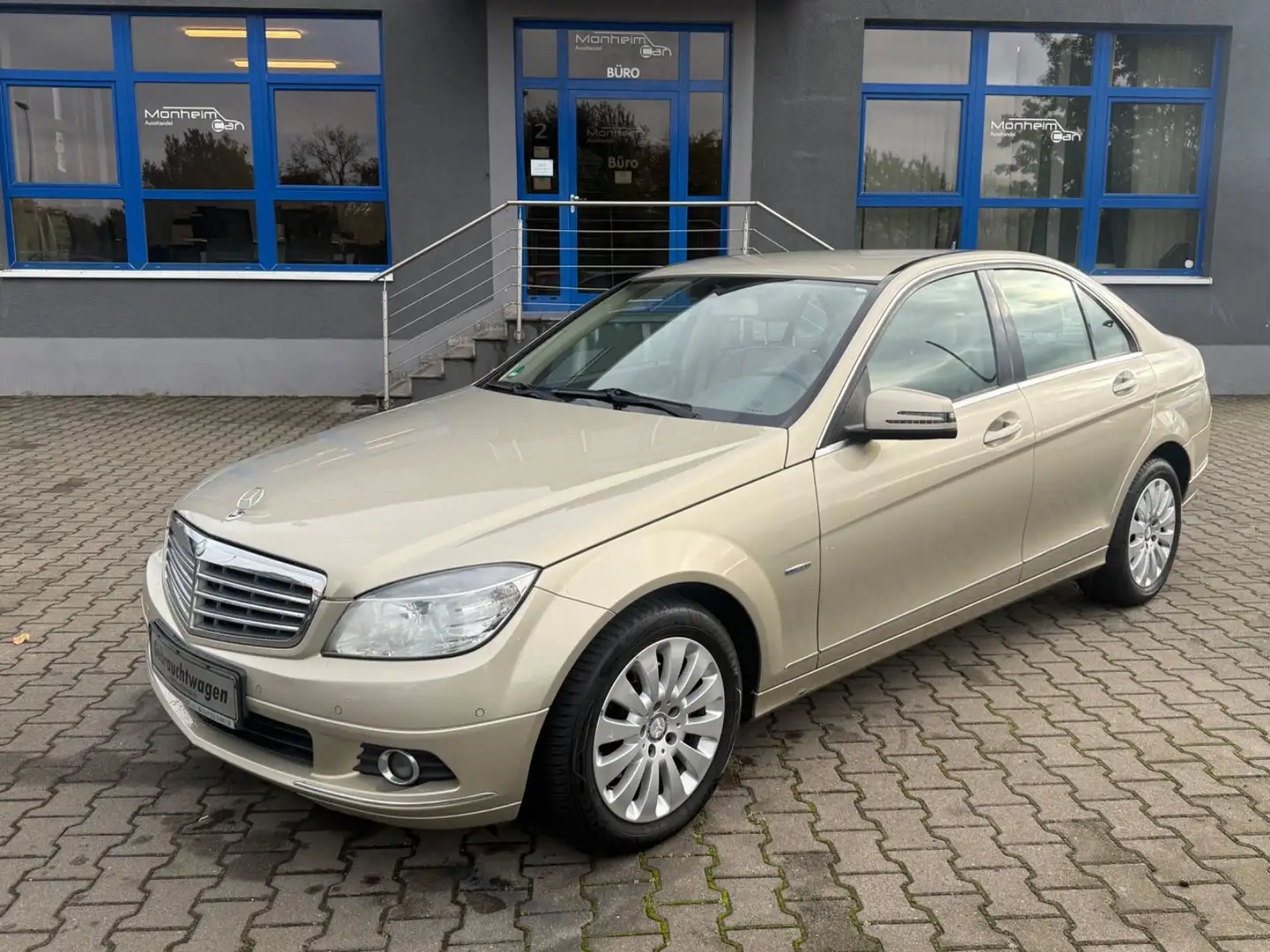 Mercedes-Benz C 250 C -Klasse Lim. C 250 CGI BlueEfficiency Beige - 1