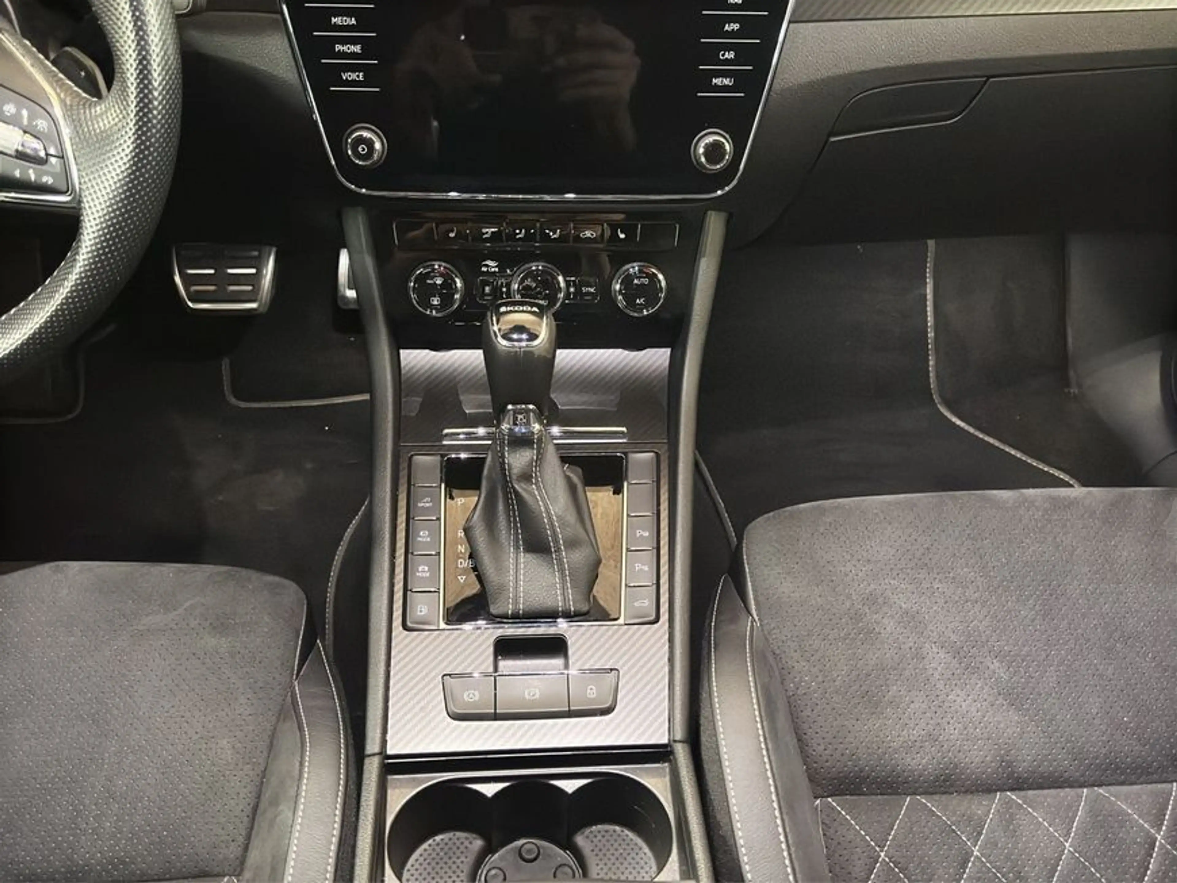 Skoda Superb Combi 1.4 TSI iV DSG Sportline — photo 14