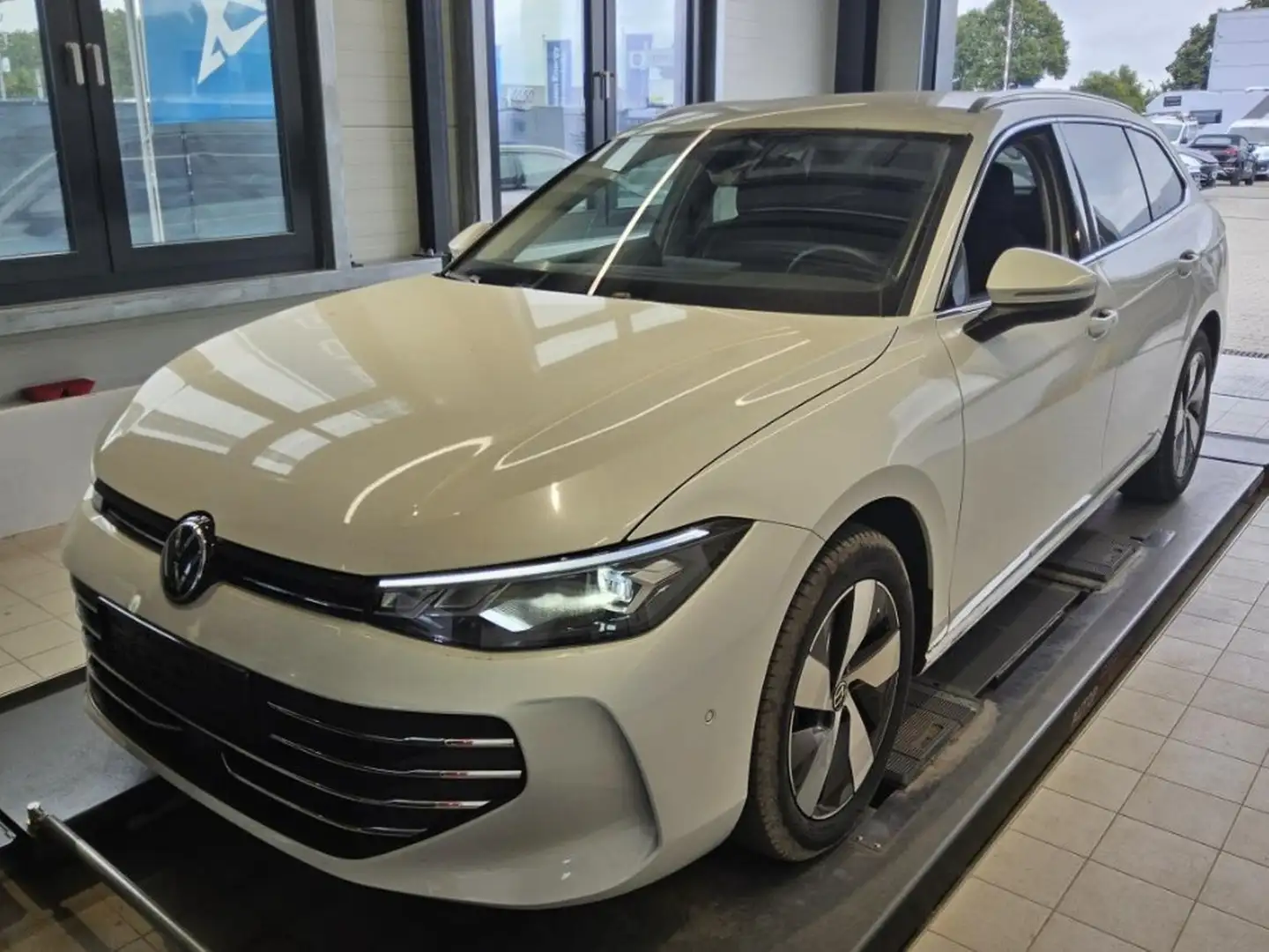Volkswagen Passat Variant 2.0 TDI DSG Business Weiß - 2
