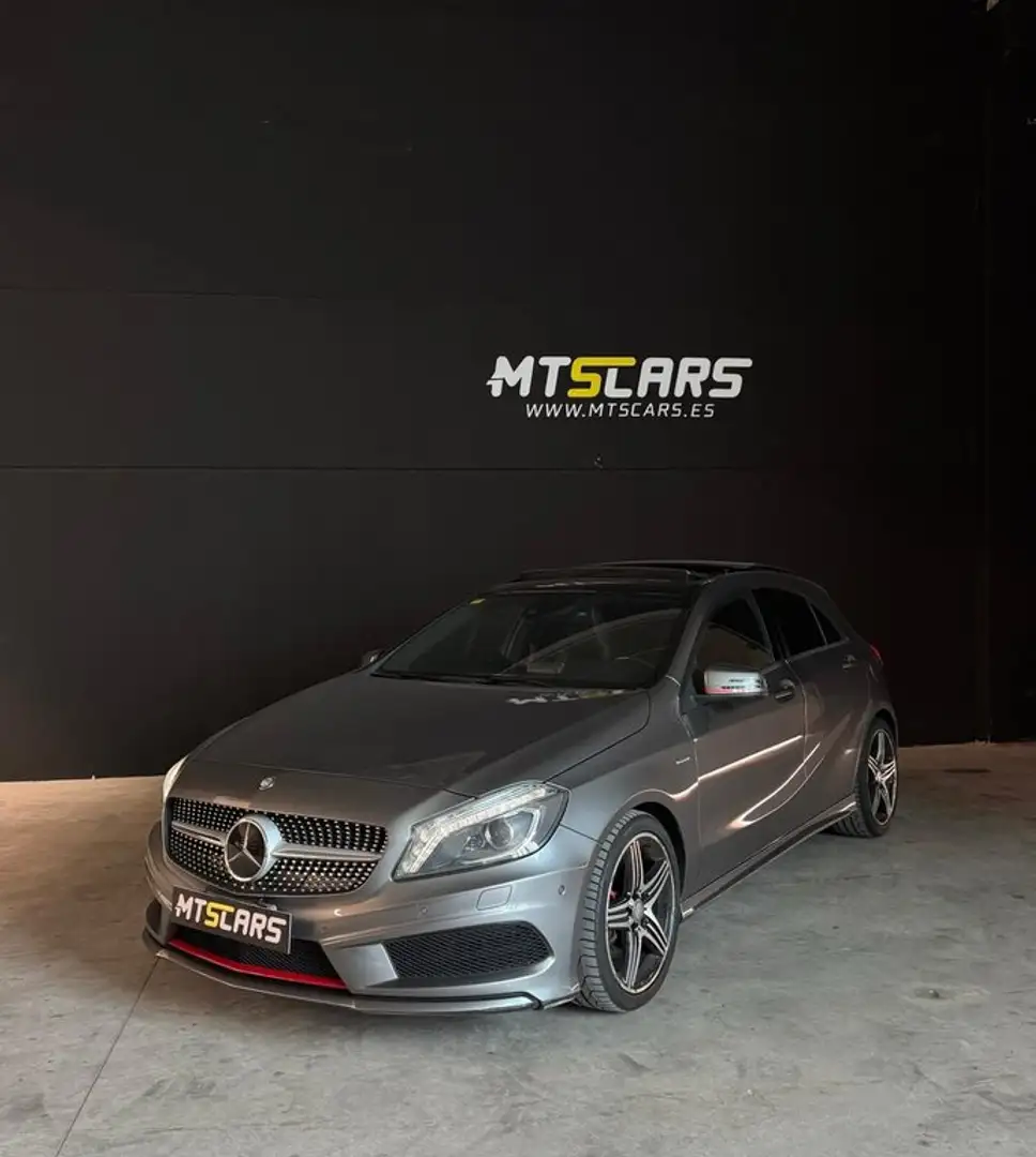 Mercedes-Benz A 250 4Matic AMG Line Gris - 2