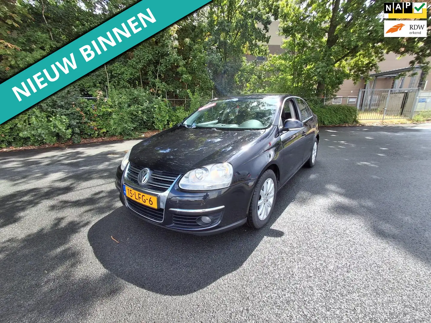 Volkswagen Jetta 1.4 TSI Comfortline LEUKE AUTO RIJDT EN SCHAKELT G Zwart - 1