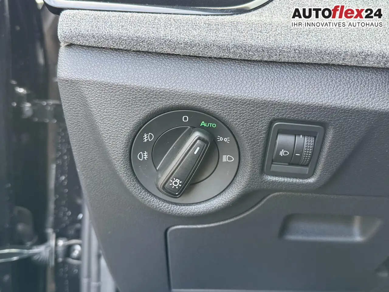 Skoda Scala 1,0 TSI DSG Selection 2Zonenklima 2x Einparkhil..., миниатюра 25