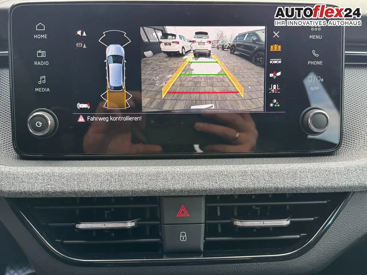 Skoda Scala 1,0 TSI DSG Selection 2Zonenklima 2x Einparkhil..., миниатюра 21