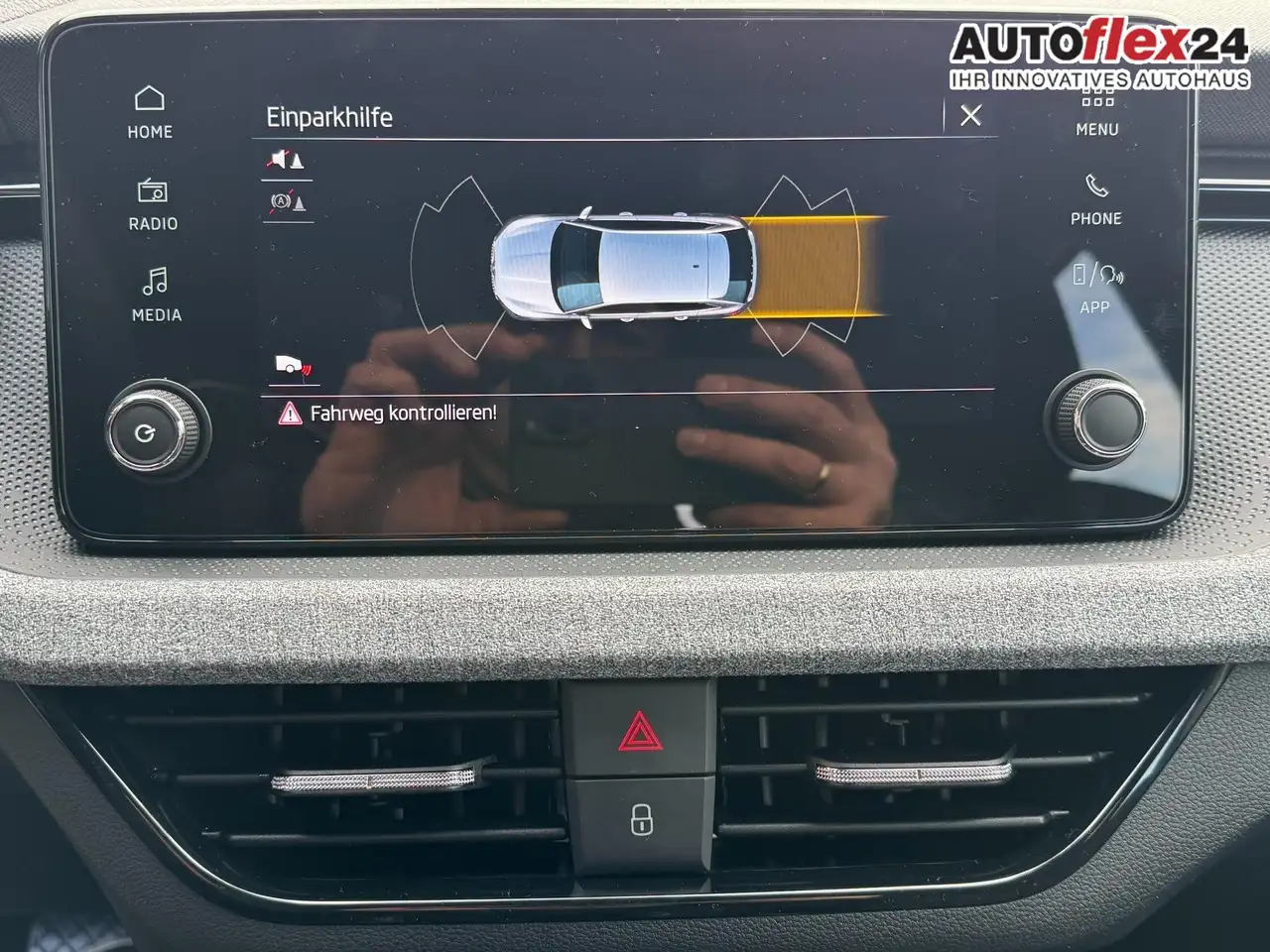 Skoda Scala 1,0 TSI DSG Selection 2Zonenklima 2x Einparkhil..., миниатюра 19