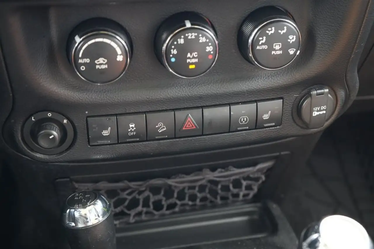 Jeep Wrangler снимка Jeep Wrangler
