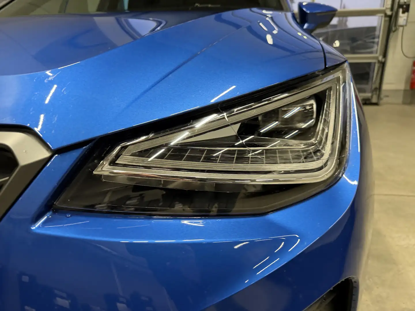 SEAT Arona 1,5TSI DSG FR 18´´AHK Alcant. Full LED NAV Blau - 2