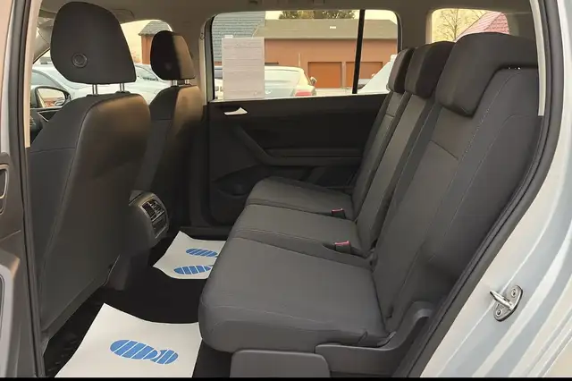 Volkswagen Touran view 10
