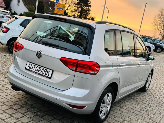 Volkswagen Touran view 6