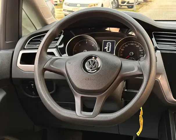 Volkswagen Touran view 8