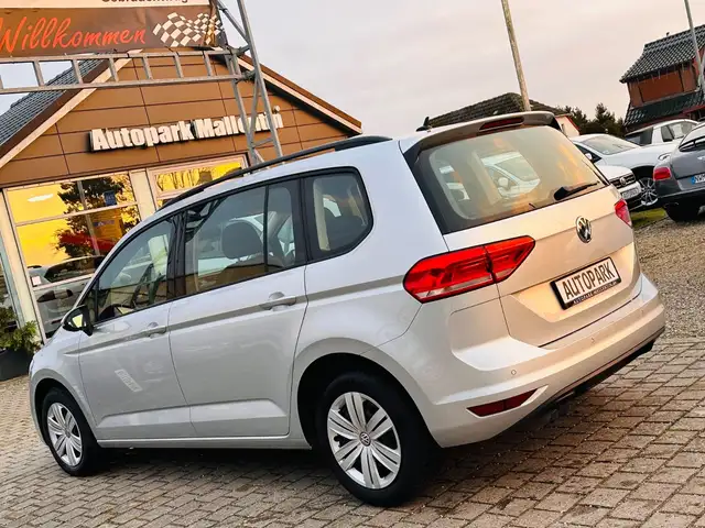 Volkswagen Touran view 5