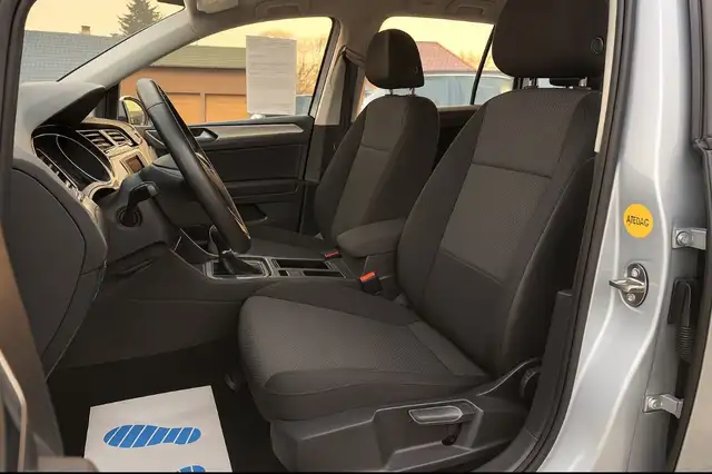 Volkswagen Touran view 9