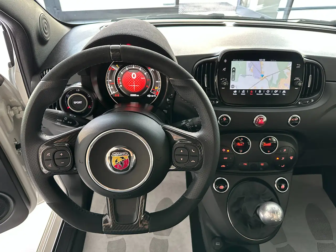 Abarth 695 2024 — фото 11