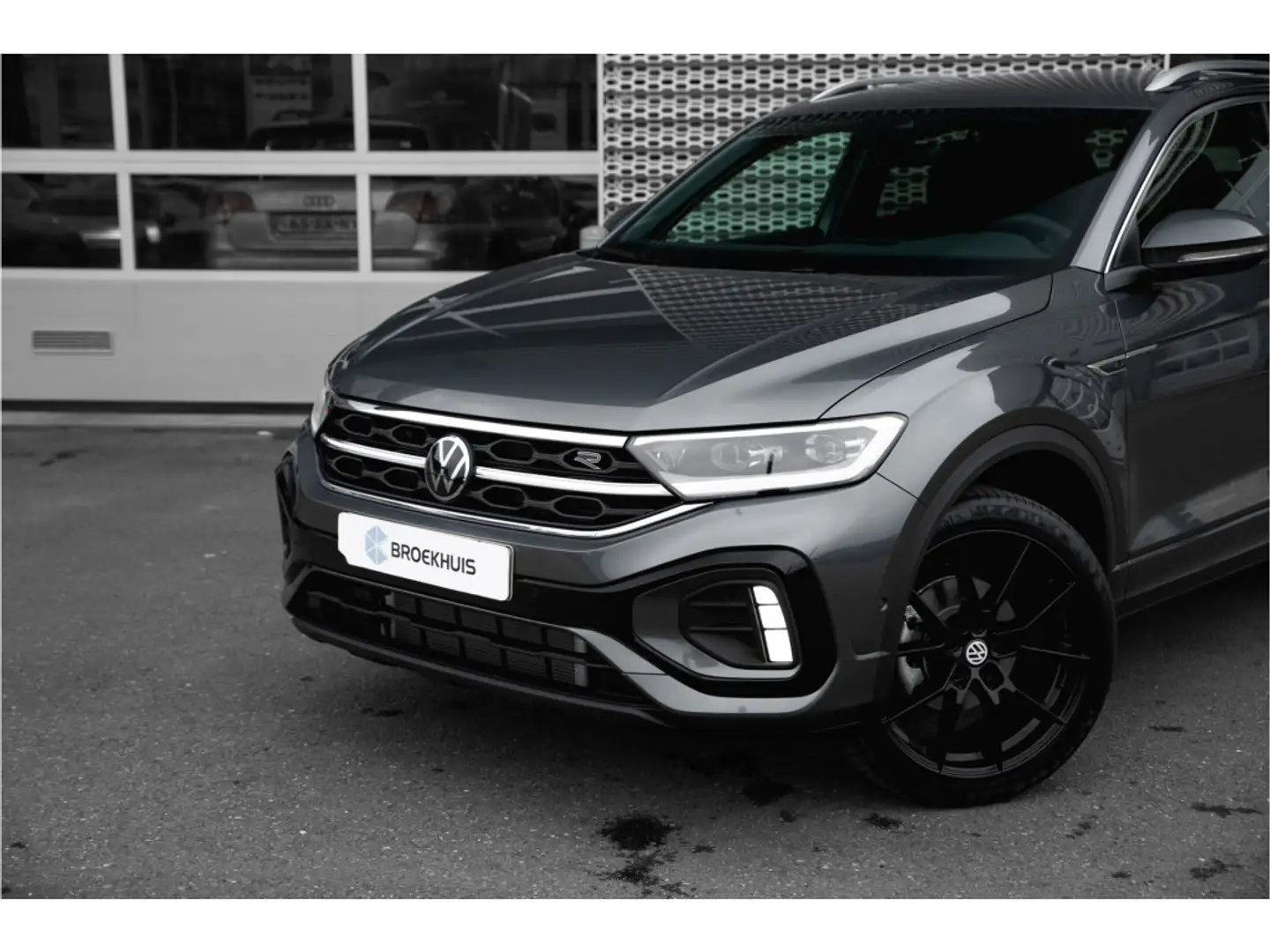 Volkswagen T-Roc 1.5 TSI R-Line Edition | Achterbank in delen neerk Grijs - 2