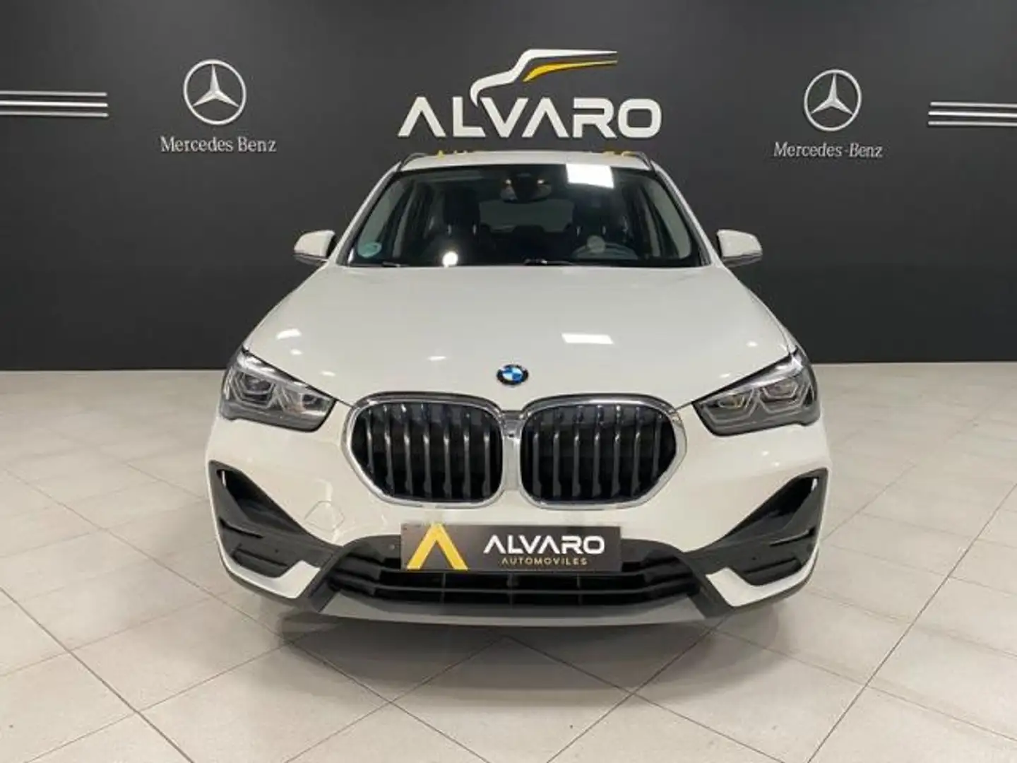 BMW X1 sDrive 18dA Weiß - 2
