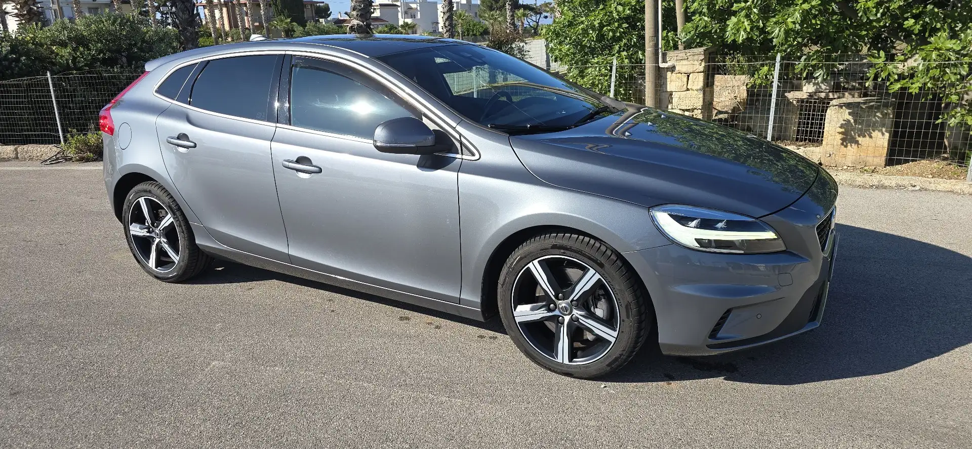Volvo V40 2.0 d2 R-design geartronic my19 Grigio - 1