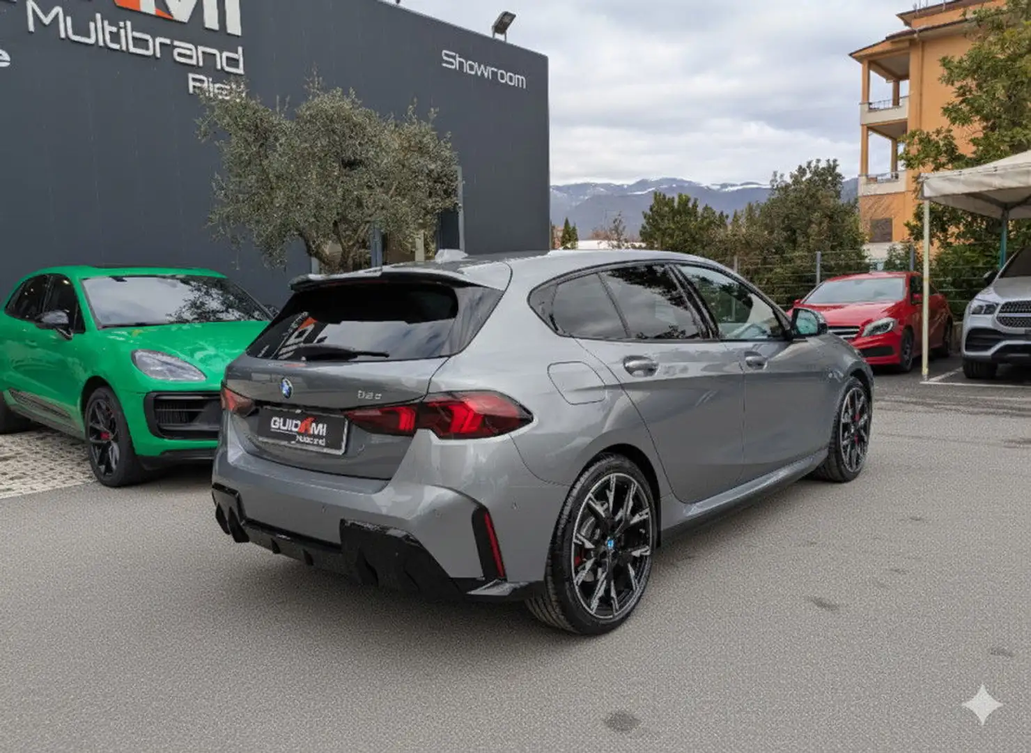 BMW 118 118d MSport auto Gris - 2