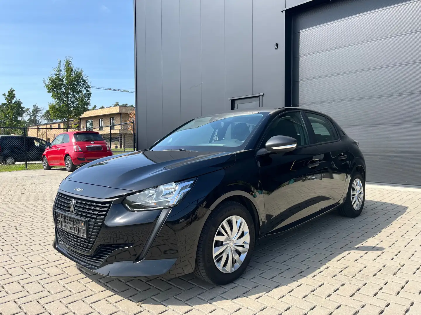 Peugeot 208 PureTech 75 - 1.2 Benzine - 2022 Чёрный - 1