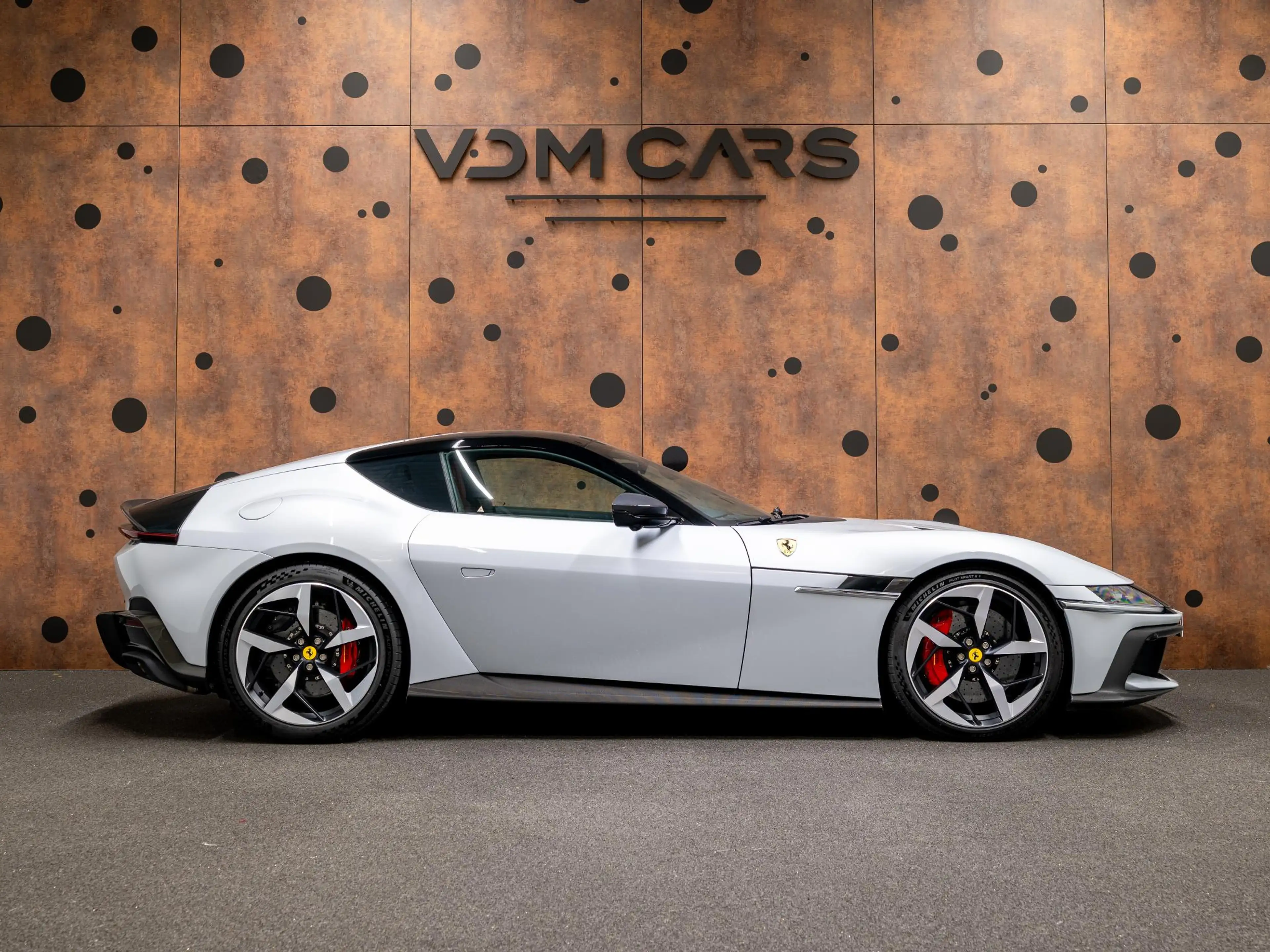 Ferrari 12 Cilindri 6.5 V12 | Carbon | Lift | Carplay | 360° | Racing — photo 6